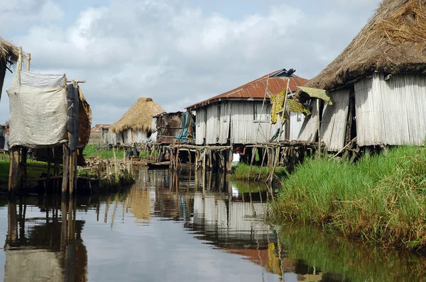 Binnenwateren van stilt dorp van Cotonou, Benin — Stockfoto