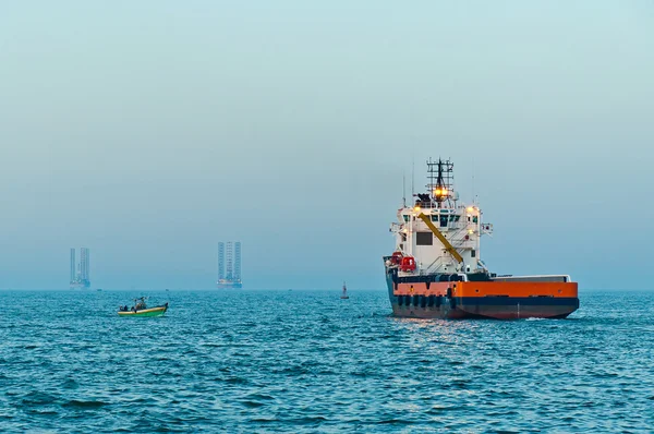 Supply vessel sailing out for offshore service — Stock Photo, Image