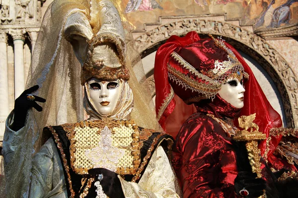 Máscaras venezianas casal — Fotografia de Stock