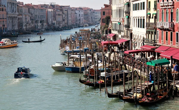 Great canal in Venice from top of Rialto bridge — Stock Photo, Image
