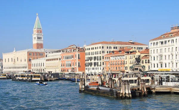 Doca de ferry Veneza — Fotografia de Stock