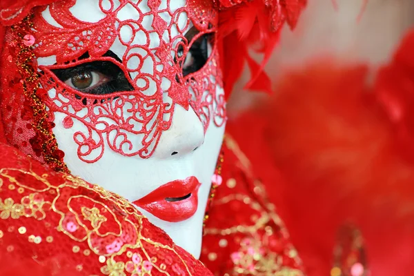 Veneziano detalhe máscara vermelha — Fotografia de Stock