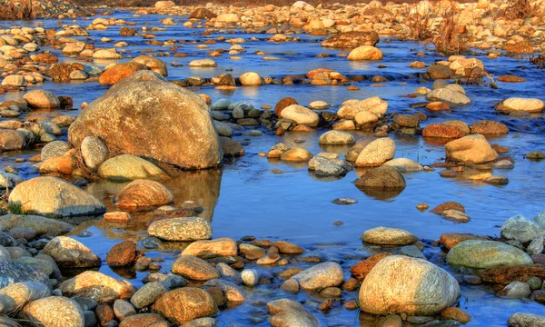Pedras em um fluxo — Fotografia de Stock