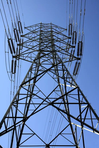 Hoogspanning elektriciteit toren — Stockfoto