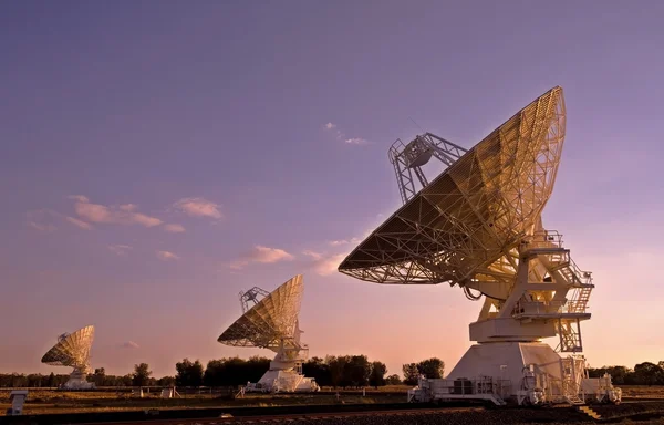 Tre kompakt array teleskop — Stockfoto