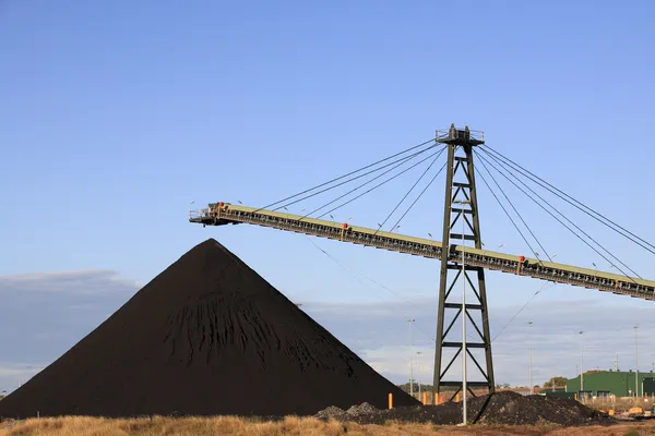 石炭のローディング機械 ロイヤリティフリーのストック画像