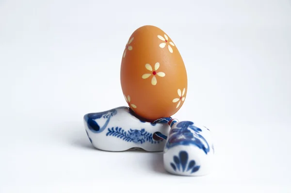Easter colored eggs with shoes Rechtenvrije Stockafbeeldingen
