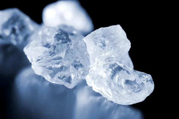 Blauw gekleurde glas kristallen — Stockfoto