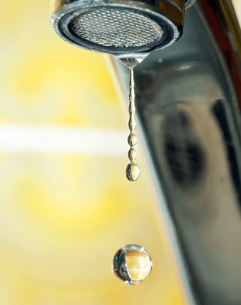 Water drop and water pipe — Stock Photo, Image