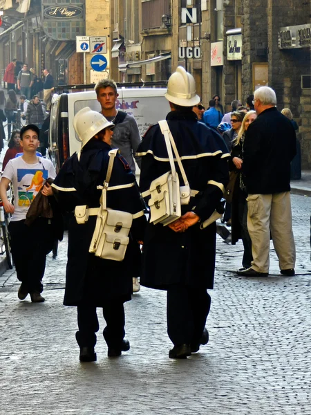 Polis sokakta Floransa