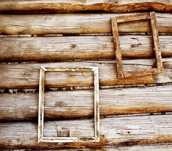 Twee houten kaders op een oude houten muur — Stockfoto