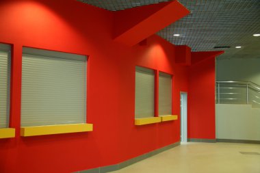 Ofis Binası ile kırmızı duvar iç