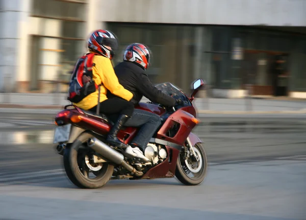 Paar op motorfiets. — Stockfoto
