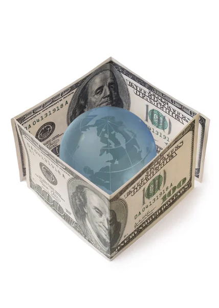 Глобус и доллары — стоковое фото