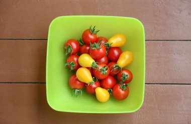 Red and yellow tomatoes clipart