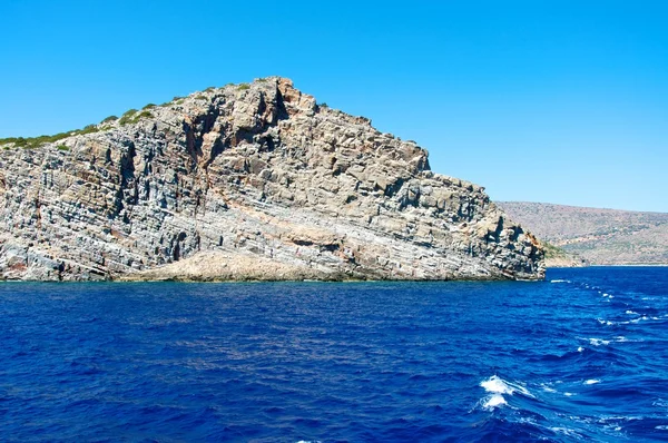 Roca sobre el mar . — Foto de Stock