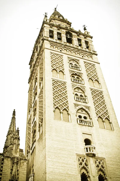 Torre en Sevilla España — Foto de Stock