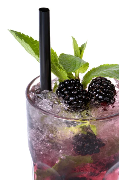 Mojito blackberry isolato — Foto Stock