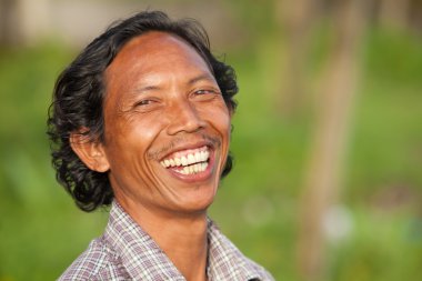 Bali dili mutlu adam