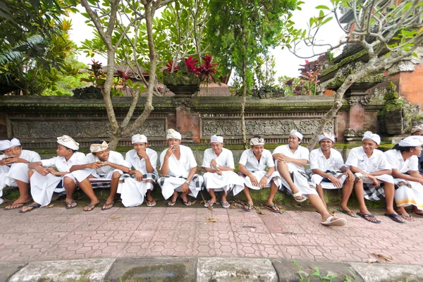 Balinese men at temple — Stock Photo, Image