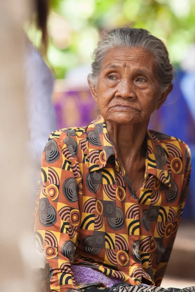 Oude vrouw — Stockfoto