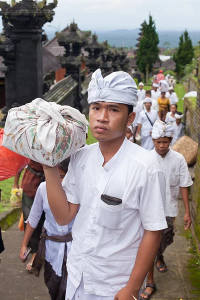 Traditionella balinesiska pilgrimer — Stockfoto