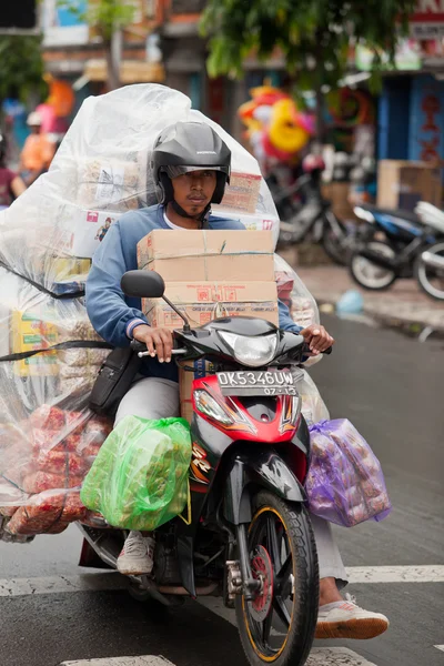 Overloaded motorcycle — Stock Photo, Image