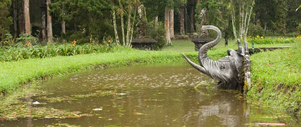 Olifant standbeeld — Stockfoto