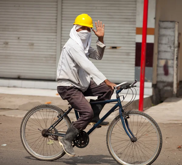 Balinese cyclist — Stock Photo, Image