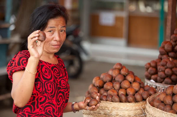 Salak fruit seller — Stock Photo, Image