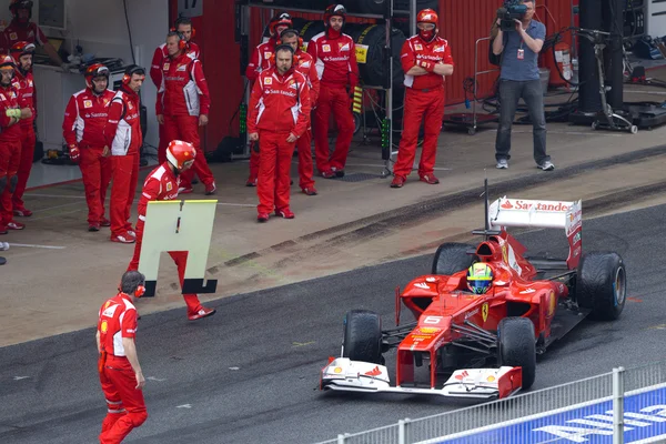 Felipe Massa stopped in pit line - Test Days Barcelona — Stock Photo, Image