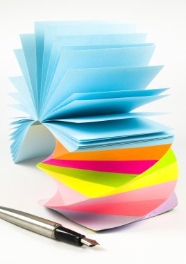 renkli yapışkan notlar