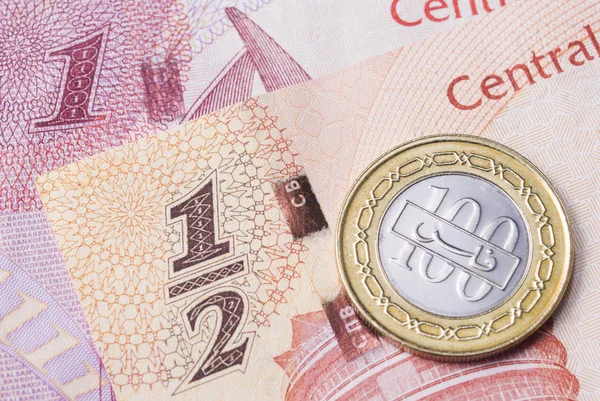 Bahrain currency banknotes and coin — Stock Photo, Image