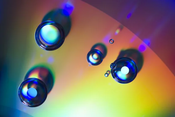 Gotas de agua en un cd — Foto de Stock