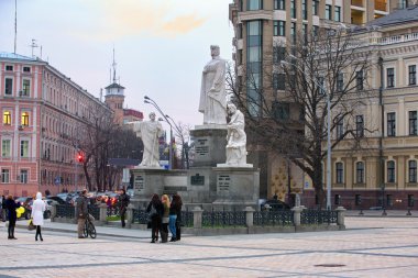 St michael's square anıtlar