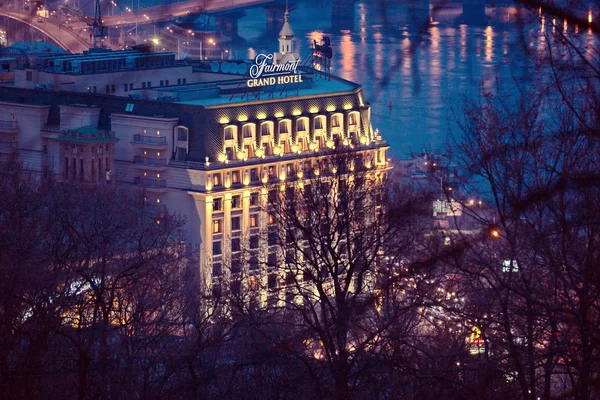 Το Fairmont Grand Hotel (τη νύχτα) Royalty Free Εικόνες Αρχείου