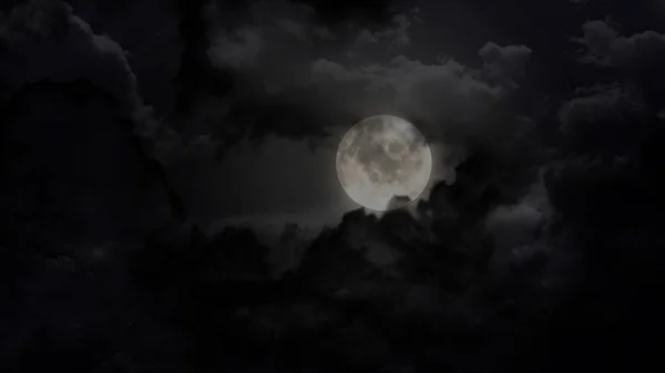 Maan aan de nachtelijke hemel — Stockfoto