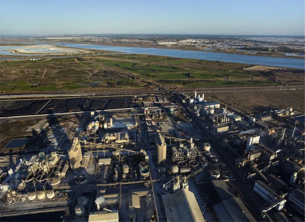 Vista aérea acima de uma zona industrial — Fotografia de Stock