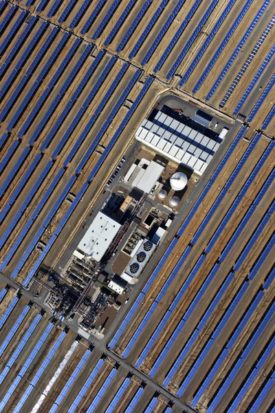 Воздушный обзор солнечной параболической электростанции Стоковое Фото