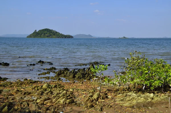 Kambodschanisches Festland von Kanincheninsel aus — Stockfoto