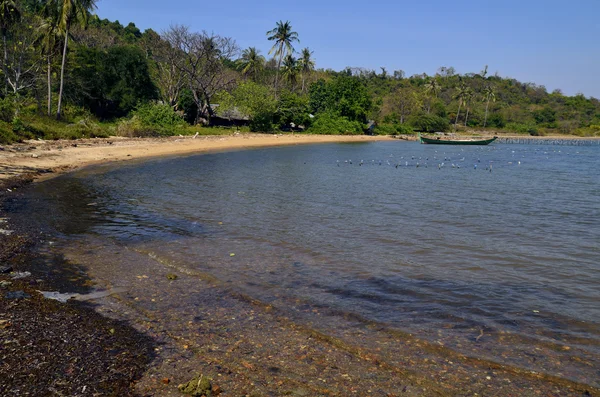 幽静的柬埔寨海滩在兔子岛 免版税图库照片