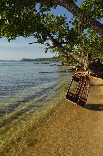 Enjoy the beach in the swing like a king — Stock Photo, Image