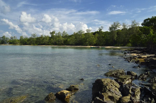 Ön Koh tah kiev: stranden, havet och djungel — Stockfoto