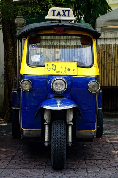 トゥクトゥク バンコクのタクシー ロイヤリティフリーのストック画像