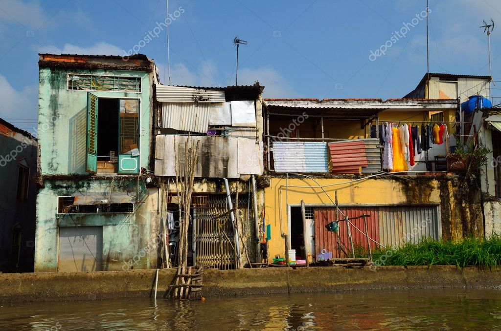 Casas pobres fotos de stock, imágenes de Casas pobres sin royalties |  Depositphotos