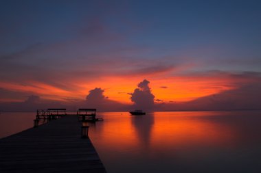 Jetty 'de günbatımı