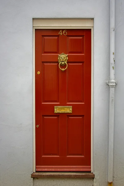 Puerta delantera roja — Foto de Stock