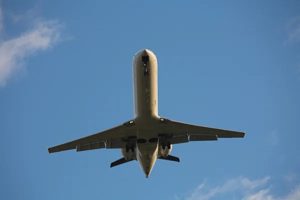 Landing airplane — Stock Photo, Image