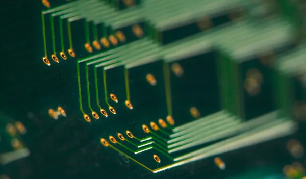 Elektronica - achterkant van een circuit bord — Stockfoto
