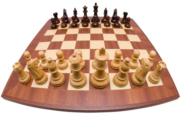 Peças de xadrez: close-up do rei e da rainha. sobre um fundo escuro.  parceria de conceito de negócios, tomada de decisão conjunta